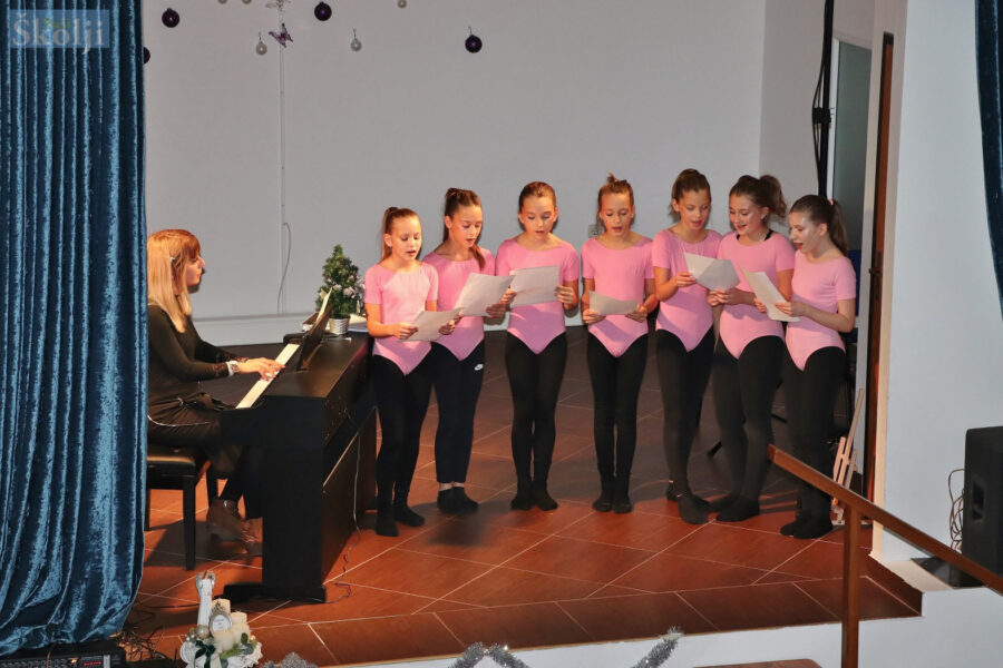 Božićni koncert učenika Glazbene škole Blagoja Berse, PO Preko